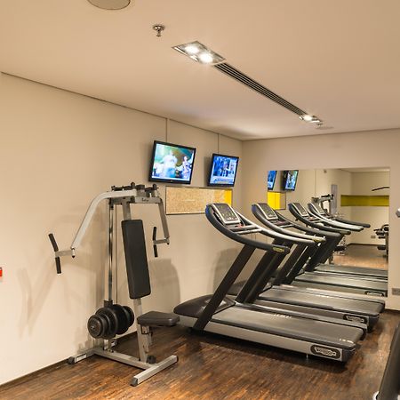 Radisson Collection Hotel, Berlino Esterno foto The gym at the hotel