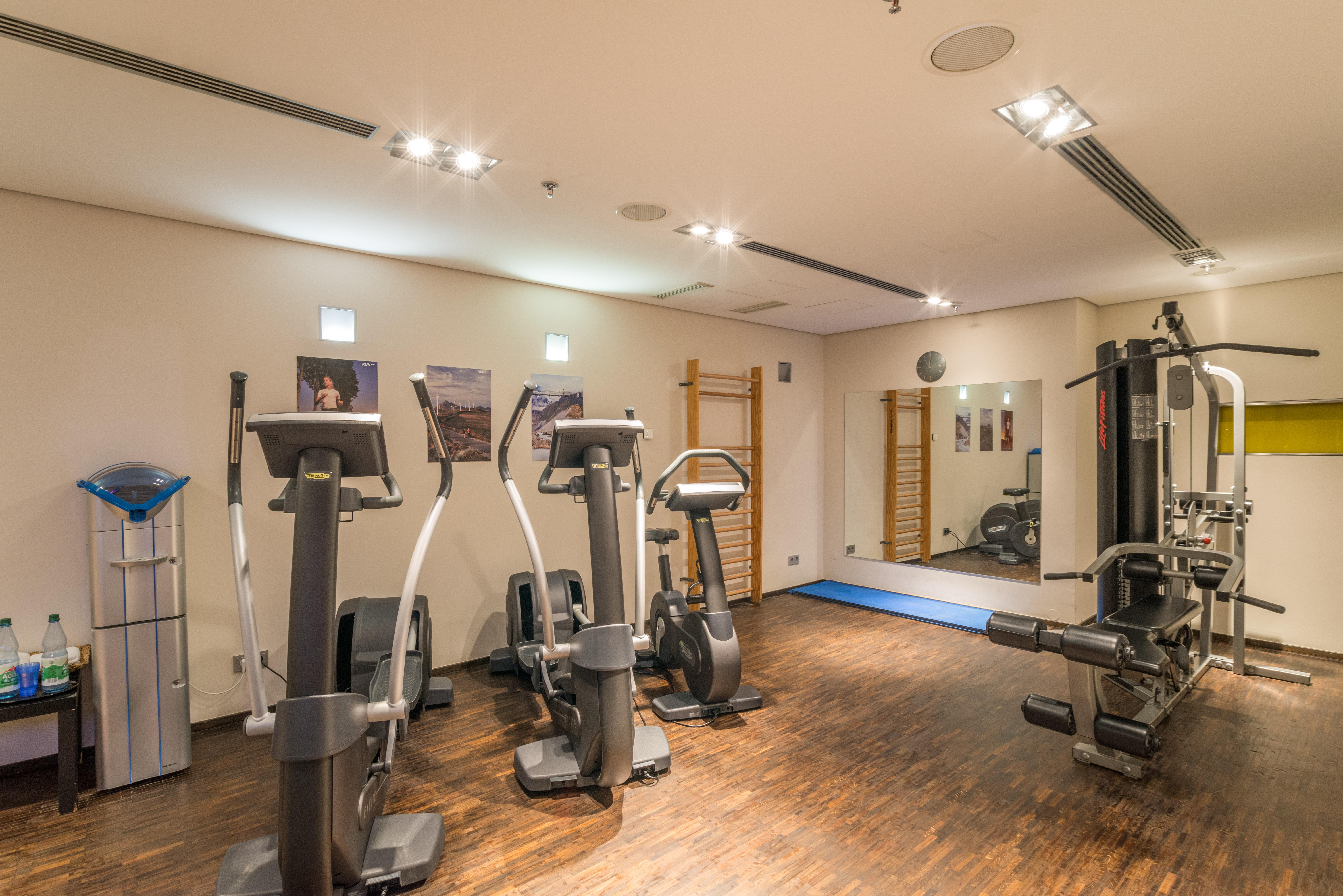 Radisson Collection Hotel, Berlino Esterno foto The gym at the hotel